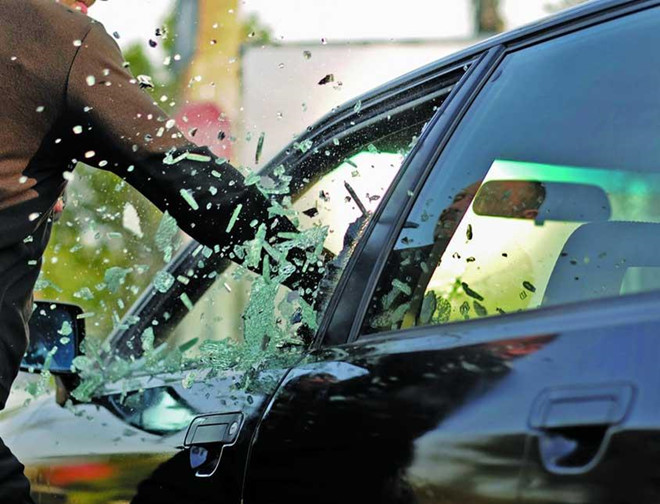 Dap kinh trom do tren oto, ten trom mac sai lam ngo ngan hinh anh 1