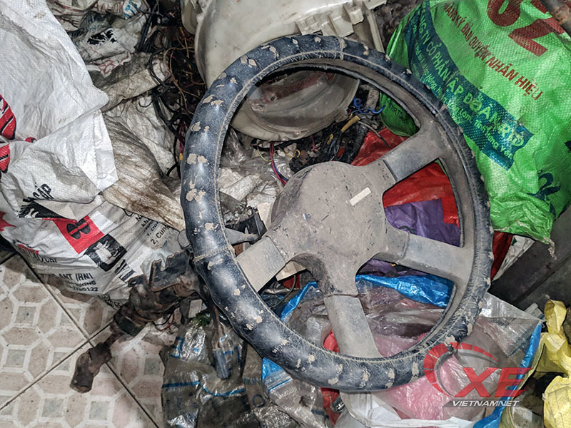 Đi tìm 'mảnh xác' còn lại của ô tô 100 triệu bỏ quên 13 năm