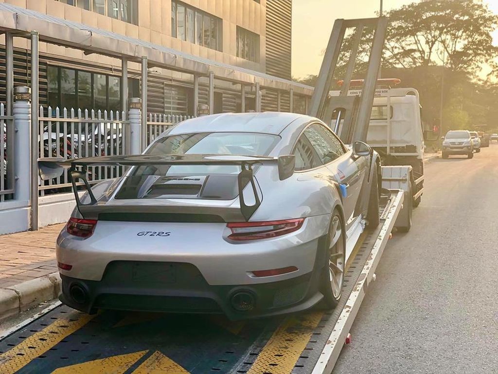 Siêu xe Porsche 20 tỷ chính thức về tay Đặng Lê Nguyên Vũ