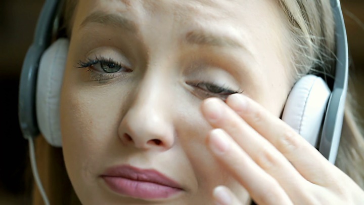 Tại sao chúng ta lại thích nghe nhạc buồn?