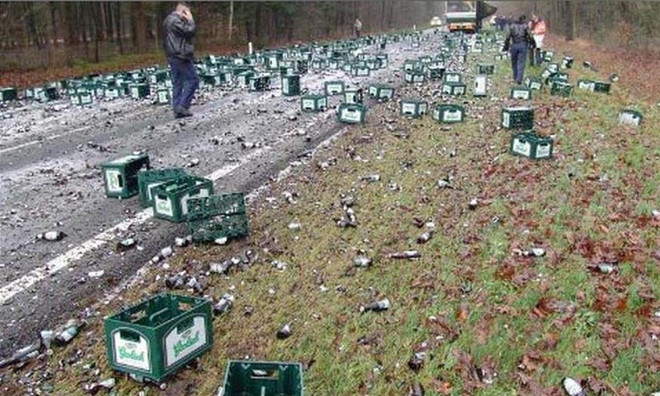 Tai xe phat khoc voi nhung su co hy huu tren cao toc hinh anh 2