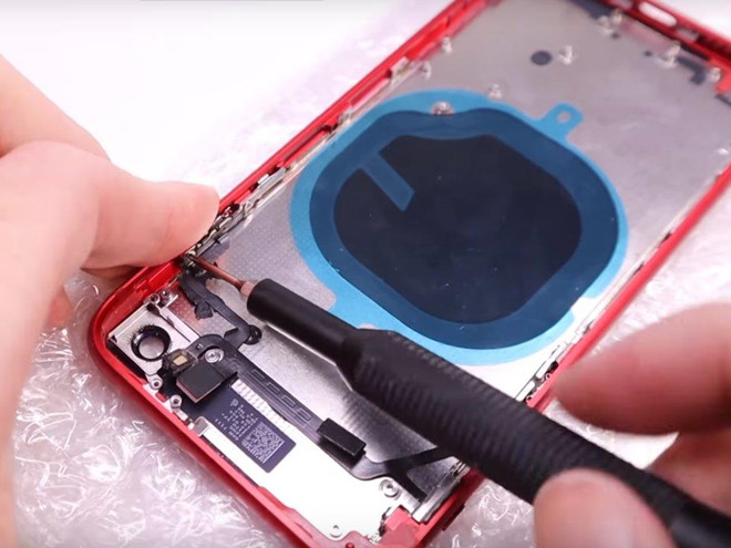 Voi 200 USD, ban co the 'ho bien' iPhone 8 dong nat thanh nhu moi hinh anh 7