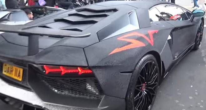 Dan choi dinh 2 trieu vien pha le phu kin Lamborghini Aventador SV hinh anh 5