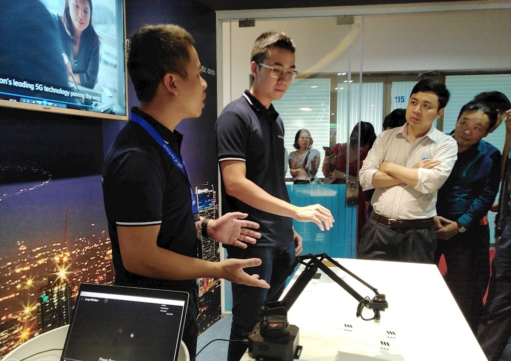 Trung tâm đổi mới sáng tạo về IoT chính thức khai trương Ra mắt | Trung tâm đổi mới sáng tạo về IoT | Phát huy tiềm năng của thế hệ trẻ Việt Nam trong cách mạng công nghiệp 4.0