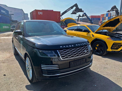 Đại gia Long An vung hơn 50 tỷ cho bộ ba SUV siêu sang
