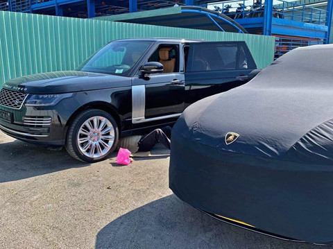 Dai gia Long An vung hon 50 ty cho bo ba SUV sieu sang hinh anh 2