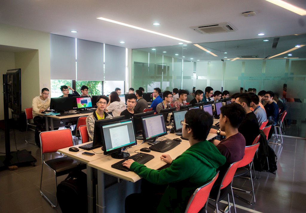 Đào tạo CNTT, tiếng Anh cho học sinh Việt Nam ngay từ năm lớp 3 | Bộ GD&ĐT khuyến khích các trường đại học mở mã ngành đào tạo công nghệ mới phục vụ chuyển đổi số