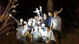 Loat anh 'vua hai vua so' khi chup dem bang den flash hinh anh 2