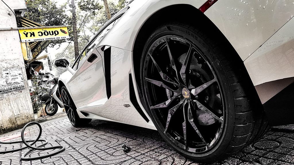 Siêu xe 26 tỷ phủ bụi 3 năm về tay đại gia Bình Dương