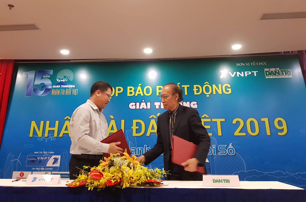 Khởi động giải thưởng Nhân tài Đất Việt năm 2019 | Giải thưởng Nhân tài Đất Việt lần đầu tiếp nhận bài dự thi sản phẩm CNTT chưa hoàn thiện 