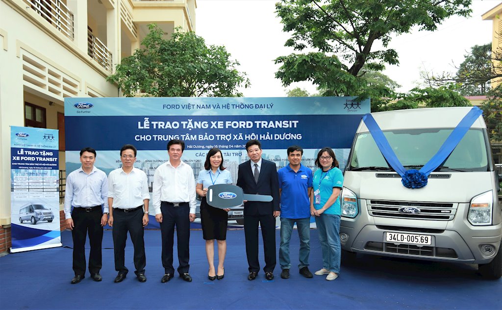 Ford Việt Nam tặng xe Transit cho Trung tâm Bảo trợ Xã hội Tỉnh Hải Dương