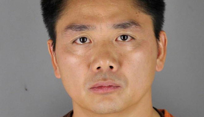 Ty phu JD bi kien doi 50.000 USD vi cao buoc cuong buc hinh anh 2