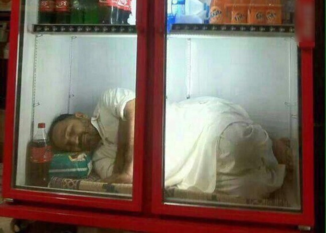 Tham khảo mười mấy kiểu chống nóng siêu dị từ internet nếu nhà bạn vẫn chưa lắp điều hòa - Ảnh 2.