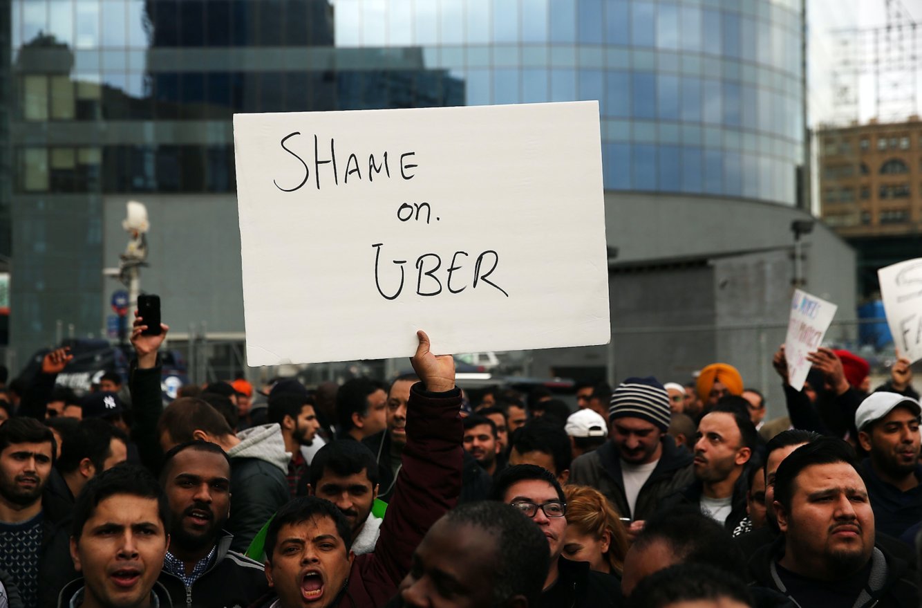 Lái xe Uber kêu cứu vì phải làm việc nhiều giờ, phí ngày càng tăng, và cô đơn