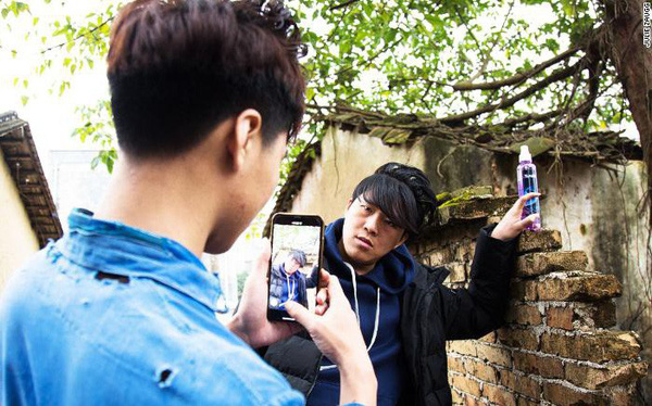 Chuyện lạ: Anh nông dân chăn lợn Trung Quốc kiếm 3.000 USD/tháng, có 5 triệu người theo dõi nhưng nổi tiếng không hề nhờ lợn