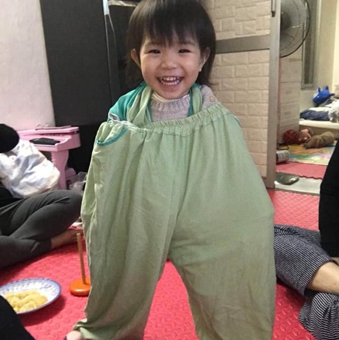 Cha me de con mac quan thay ao va cau chuyen cam dong dang sau hinh anh 3