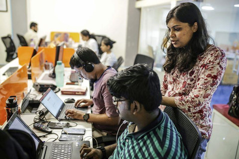 Facebook thue 11 nguoi chan tin gia cuoc bau cu lon nhat TG hinh anh 2