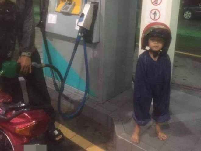 Cha me de con mac quan thay ao va cau chuyen cam dong dang sau hinh anh 1