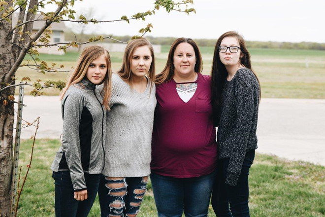 Mark Zuckerberg lai bi len an vi 'bien hoc sinh thanh zombie' hinh anh 2