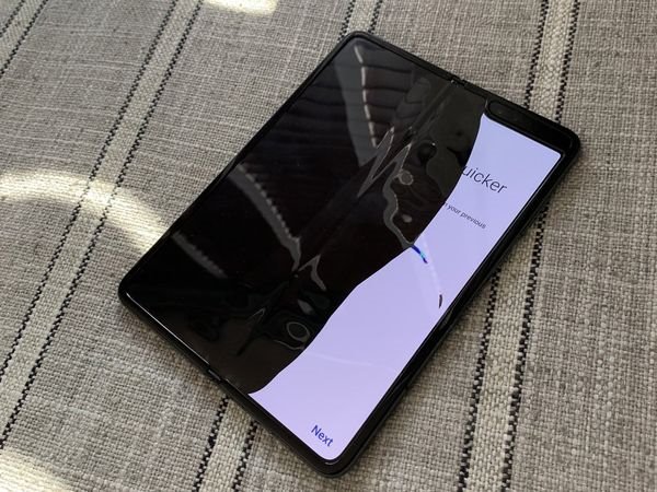 Hoãn bán Galaxy Fold trên toàn cầu: Samsung 