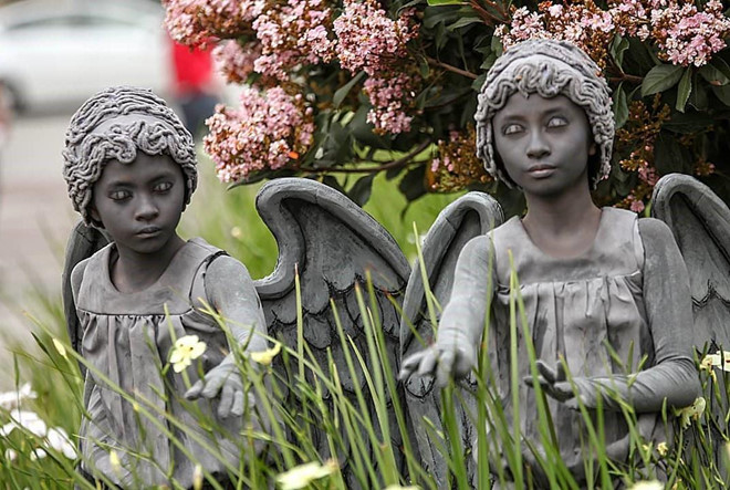 Cặp song sinh 11 tuổi nổi tiếng với khả năng cosplay y như thật