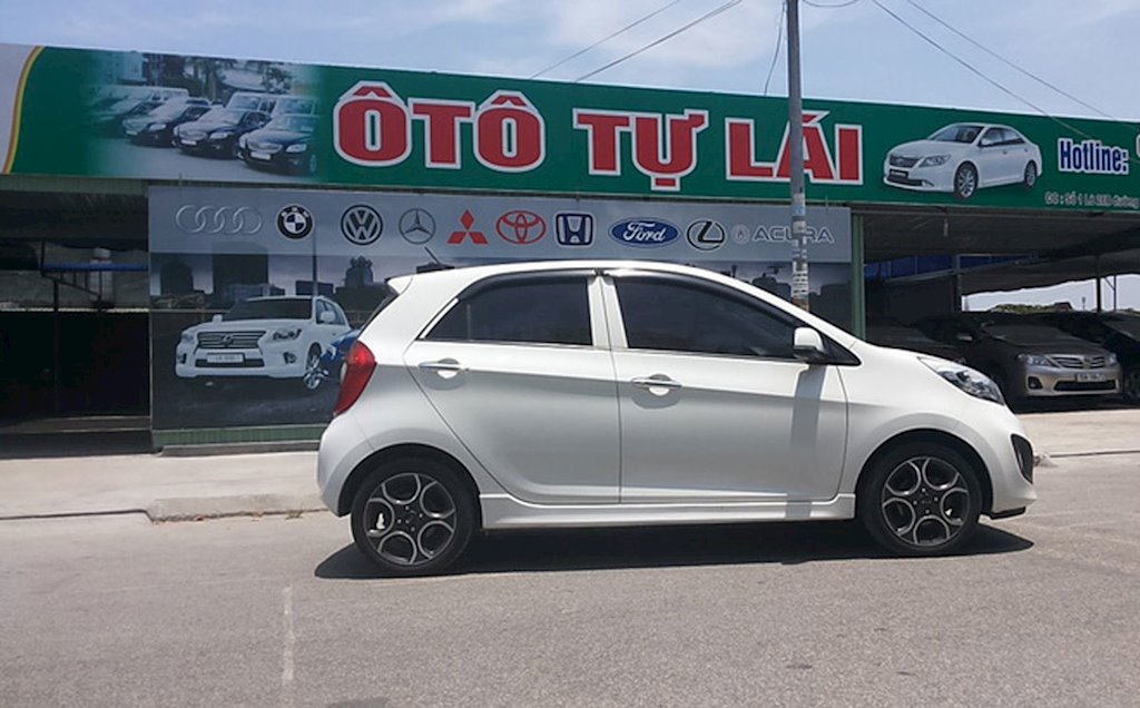 Thuê xe tự lái dịp 30/4: Giá tăng gấp đôi, khó thuê xe