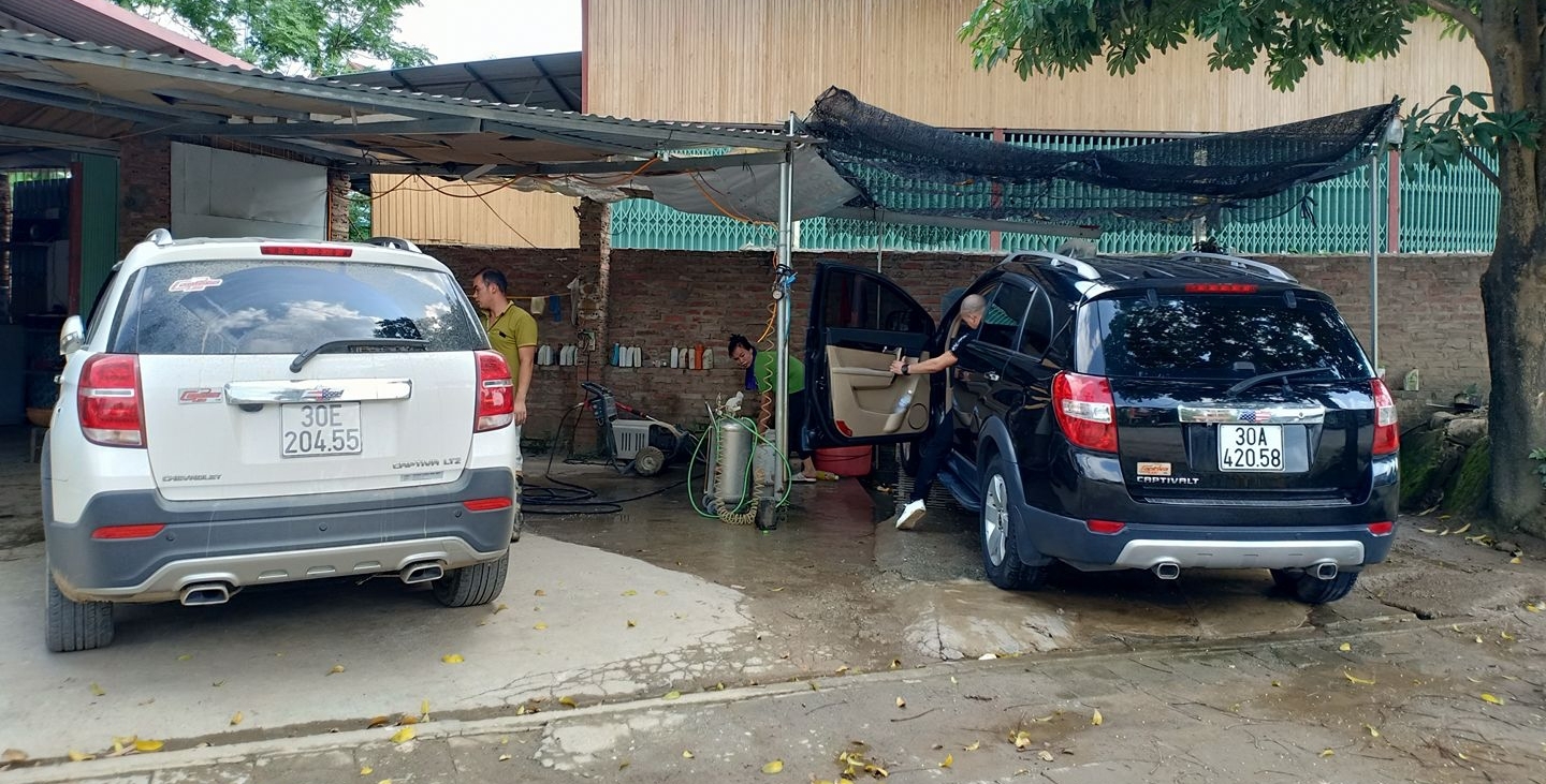 Mua ô tô 'nát', chủ xe ở Hà Nội bỏ thêm 200 triệu đại tu để đi khắp nơi