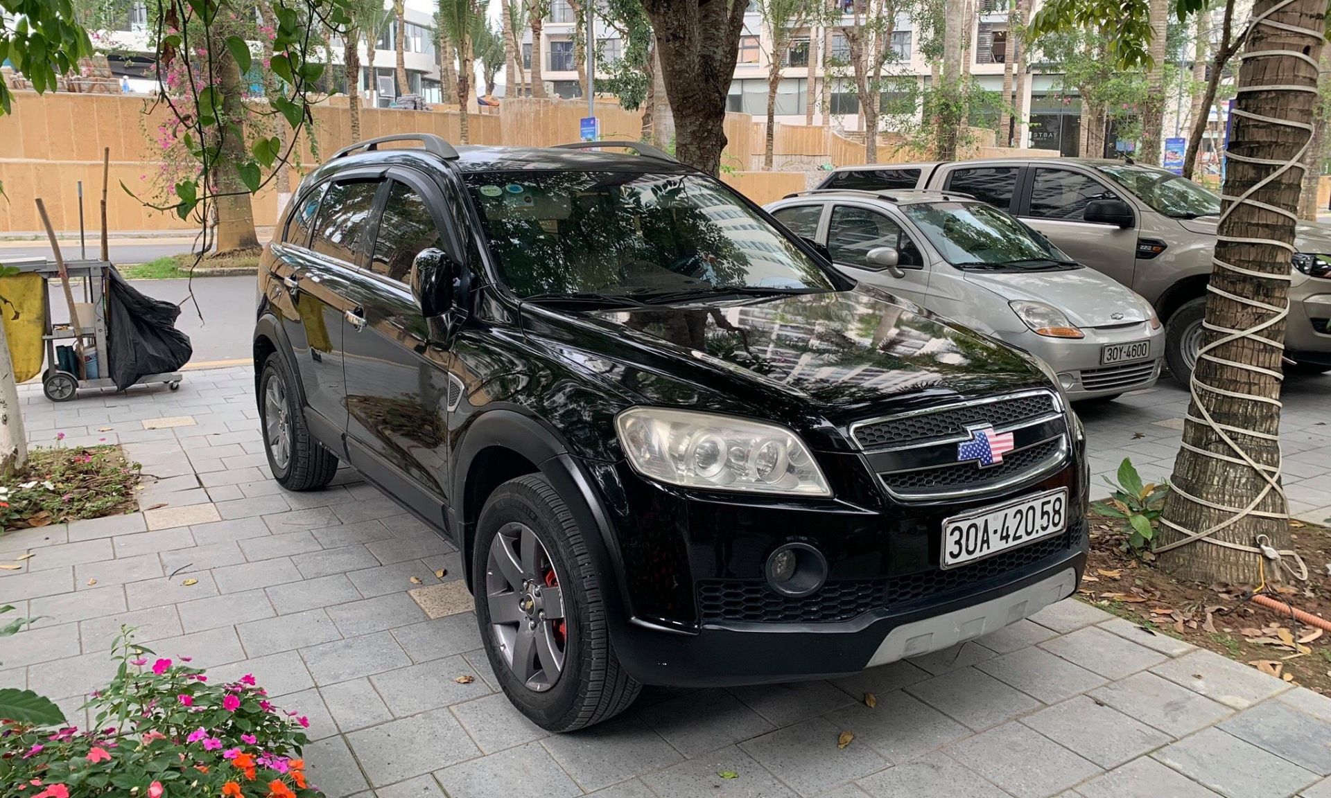 Mua ô tô 'nát', chủ xe ở Hà Nội bỏ thêm 200 triệu đại tu để đi khắp nơi