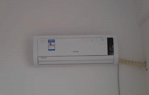 Đặt 1 chiếc tất lên điều hòa giúp giải quyết vấn đề gia đình