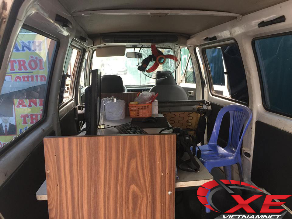 Dân Hà Nội biến ô tô cũ thành studio