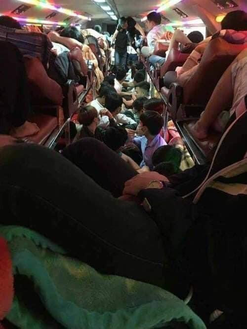 Dan mang 'keu troi' vi xe khach nhet gan tram nguoi dip le 30/4 hinh anh 2