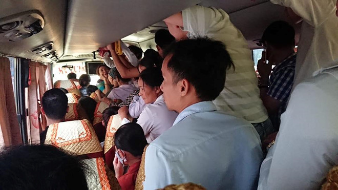 Dan mang 'keu troi' vi xe khach nhet gan tram nguoi dip le 30/4 hinh anh 1