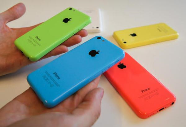 'Tuyet chung' tren the gioi, iPhone 5C va SE van song tot tai VN hinh anh 1