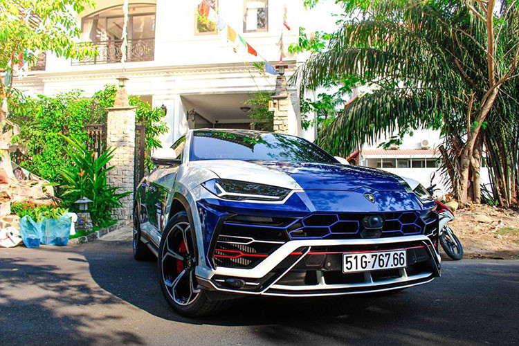 Đại gia Việt chịu chơi bỏ chục tỷ sắm siêu xe 'bò vàng' Lamborghini