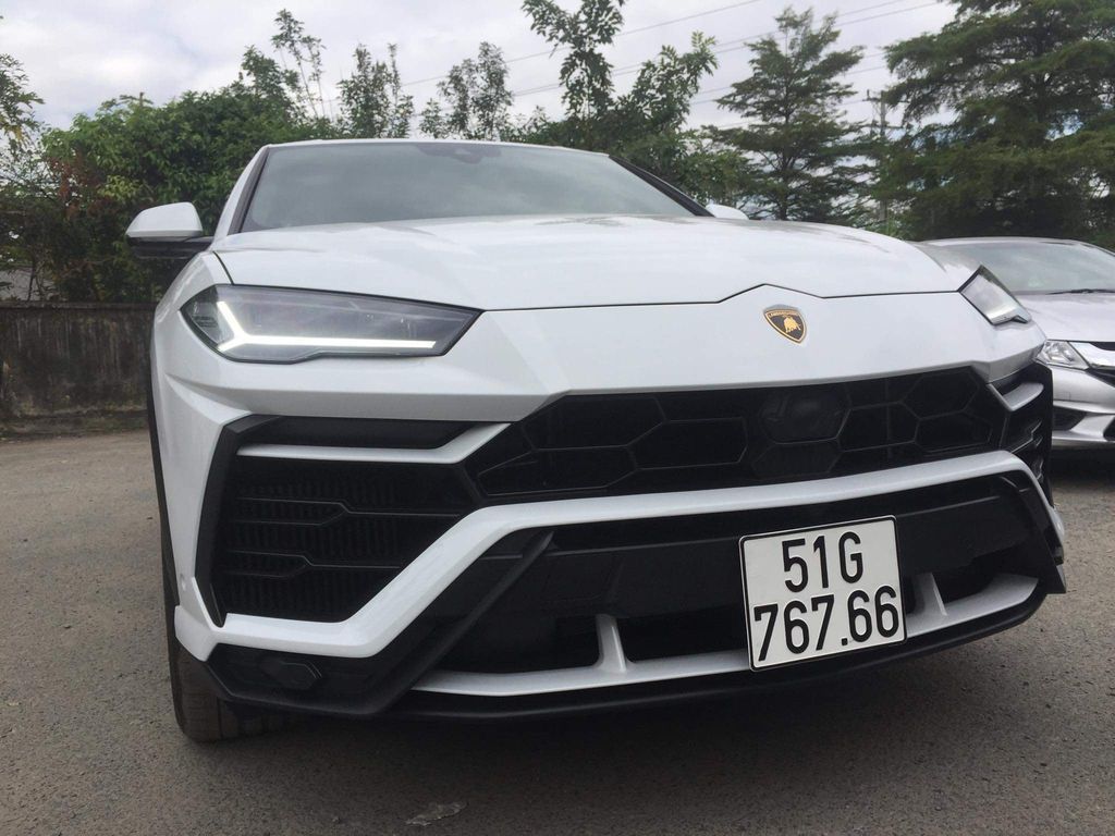 Đại gia Việt chịu chơi bỏ chục tỷ sắm siêu xe 'bò vàng' Lamborghini