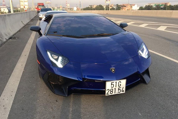 Đại gia Việt chịu chơi bỏ chục tỷ sắm siêu xe 'bò vàng' Lamborghini