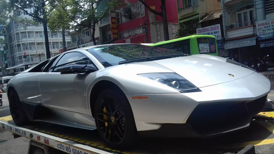 Đại gia Việt chịu chơi bỏ chục tỷ sắm siêu xe 'bò vàng' Lamborghini
