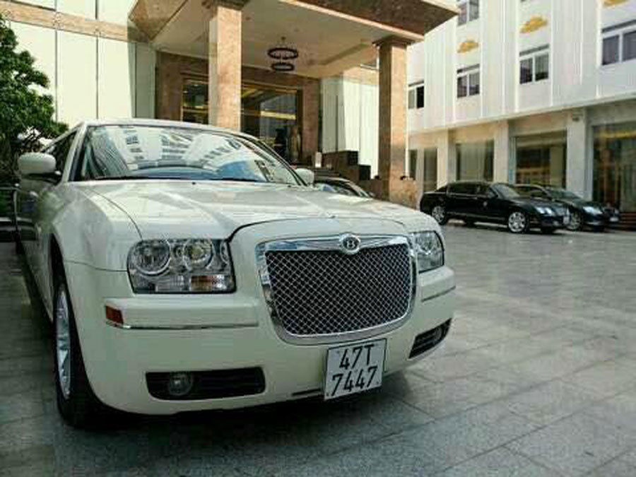 Chất chơi dân Tây Nguyên: Siêu xe và biển 'khủng'