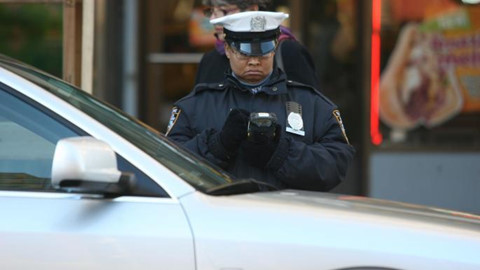 'Chi diem' xe vi pham giao thong, kiem 100 USD moi lan hinh anh 3