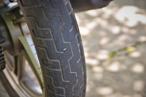 Xe may thung lop giua duong, xu ly nhu the nao? hinh anh 1