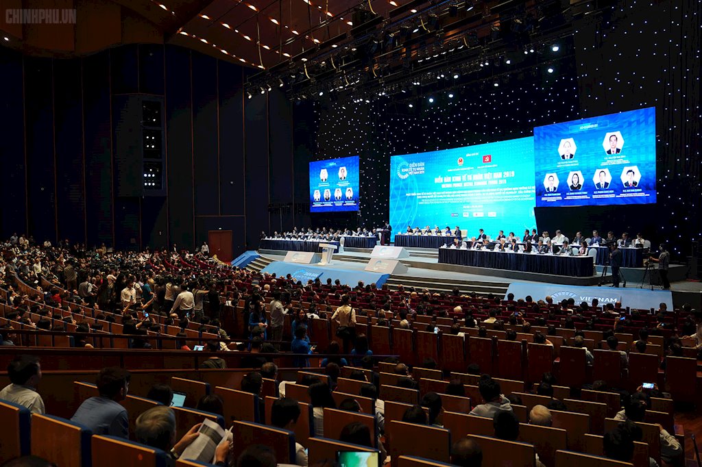 Thủ tướng: Chú trọng hơn nữa hạ tầng viễn thông thông minh | Đề án chuyển đổi số quốc gia sẽ tạo điều kiện cho khởi nghiệp thành công