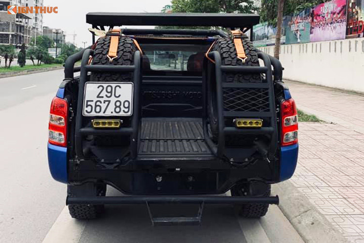 Đeo biển 'khủng', bán tải đi 4 năm vẫn rao giá gần 1 tỷ