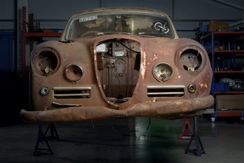 Xe Lancia rỉ sét và cũ nát được hồi sinh đẹp long lanh