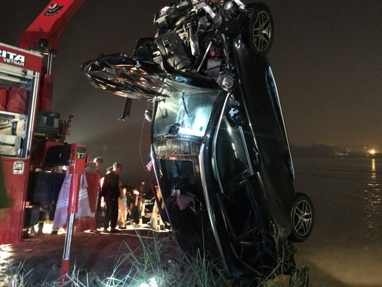 Những vụ lái xe sang Mercedes gây tai nạn kinh hoàng