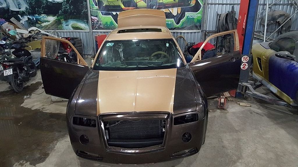 Biến xe cũ 8 năm tuổi thành siêu xe Rolls-Royce Phantom đẹp long lanh