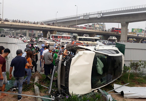 Trang bi an toan tren Mercedes-Benz GLA co ngan ngua duoc 'xe dien'? hinh anh 3