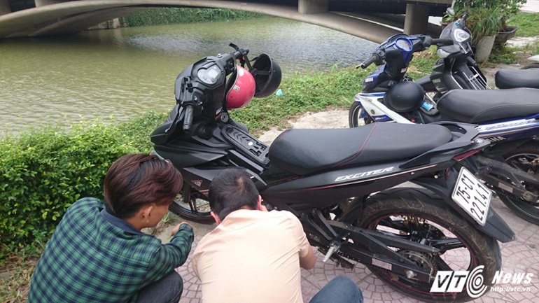 Tự ý sơn lại màu xe Yamaha Exciter bán cho khách với giá cao