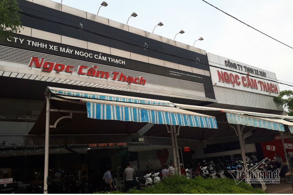 Đổi màu sơn lên đời xe bán giá chát: Khách tố đại lý tiểu xảo