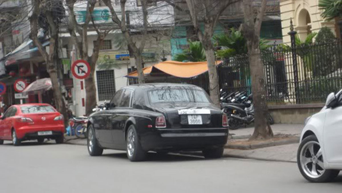 Choáng ngợp dàn siêu xe biển đẹp Quảng Ninh