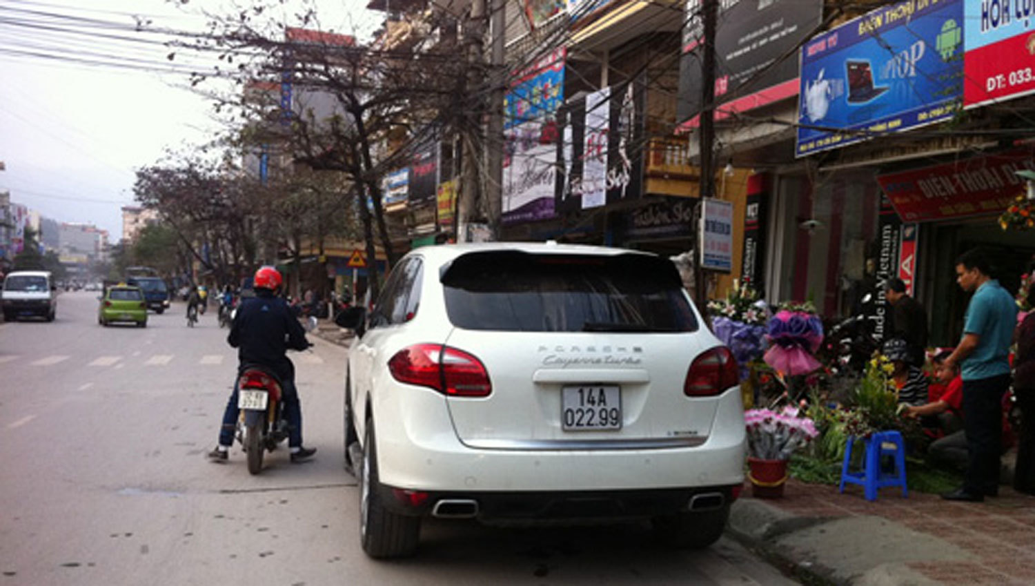 Choáng ngợp dàn siêu xe biển đẹp Quảng Ninh